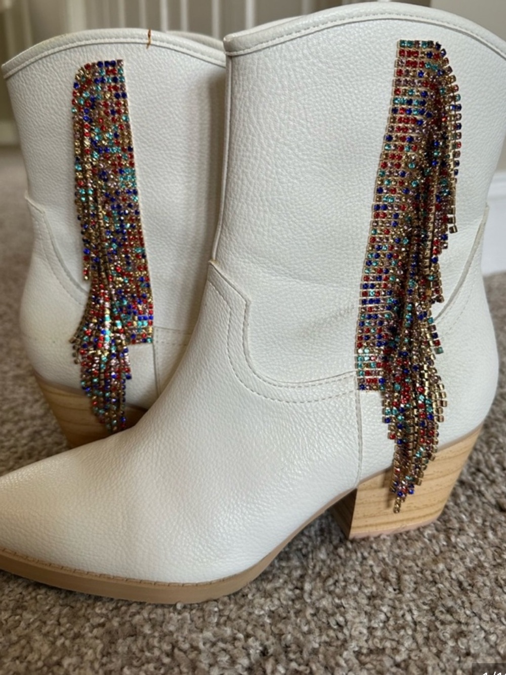 Ankle boot 8.5 The buckle